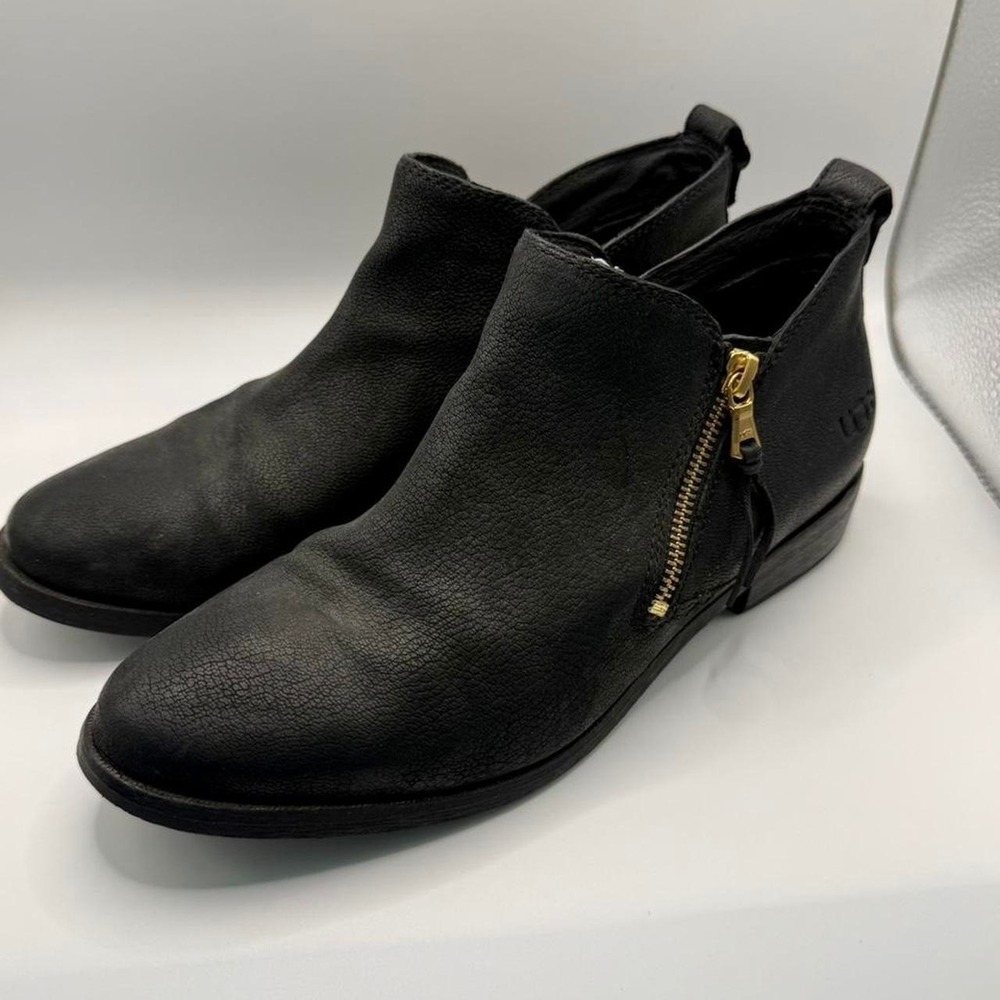 UGG Glee black leather ankle boots  Ladies Sz 9.5